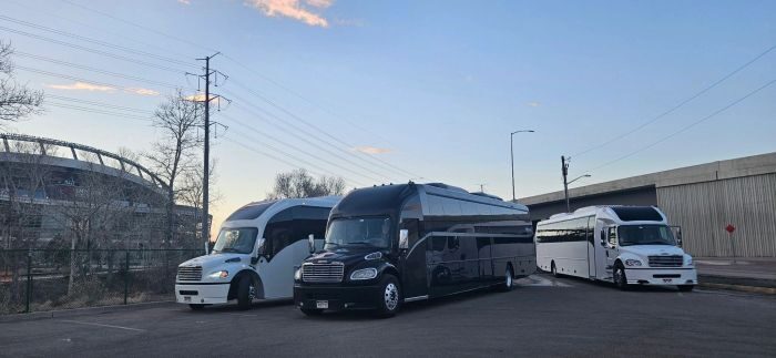 Black limo coach – Fort Lupton limo service
